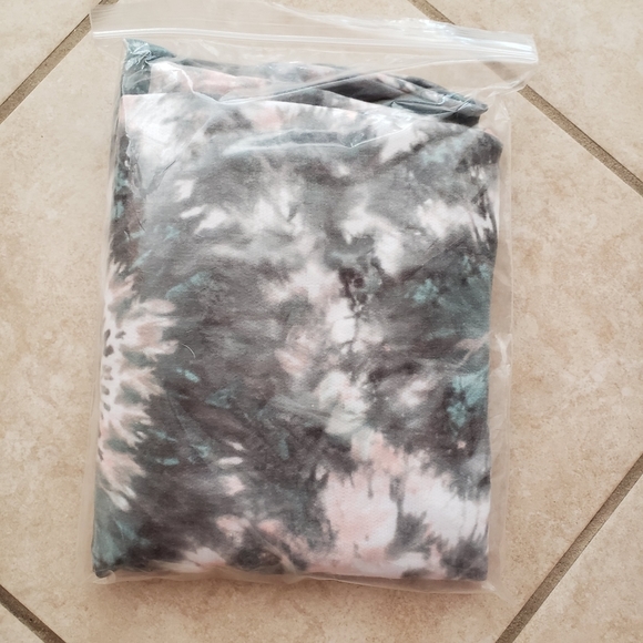 ONZIE x Revolve high low hem tie dye sweatshirt medium large NWT - Picture 5 of 6